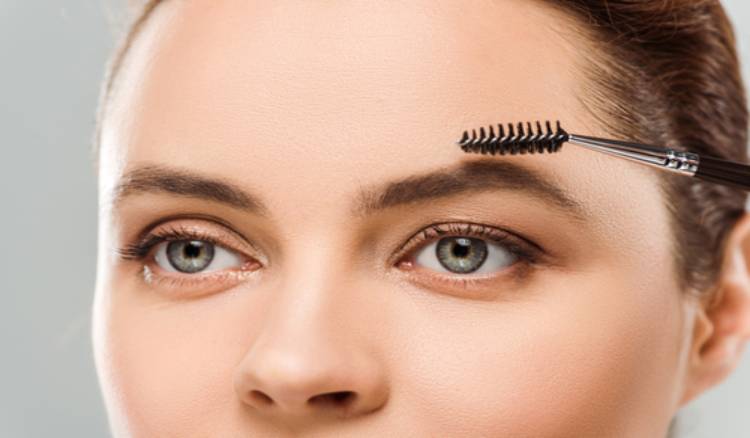  The Art of Eyebrow Shaping: Enhancing Your Facial Framing